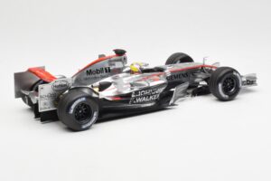 McLaren Mercedes MP4-21 #4 J.P. Montoya F1 2006 Minichamps 1:18 530061804 Kov – obrázek 2 z 6