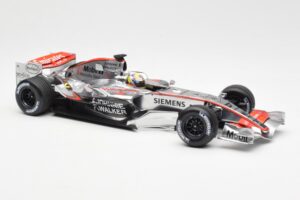 McLaren Mercedes MP4-21 #4 J.P. Montoya F1 2006 Minichamps 1:18 530061804 Kov – obrázek 4 z 6