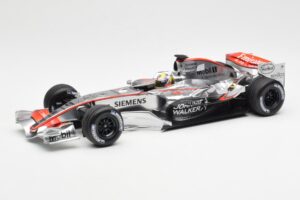 McLaren Mercedes MP4-21 #4 J.P. Montoya F1 2006 Minichamps 1:18 530061804 Kov