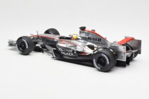 McLaren Mercedes MP4-21 #4 J.P. Montoya F1 2006 Minichamps 1:18 530061804 Kov – obrázek 5 z 6