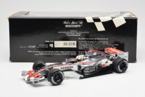 McLaren Mercedes MP4-21 #4 J.P. Montoya F1 2006 Minichamps 1:18 530061804 Kov – obrázek 6 z 6