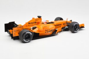 McLaren MP4-21 Mercedes #3 K. Raikkonen Interim Livery 2006 Minichamps 1:18 530061873 Kov – obrázek 2 z 6