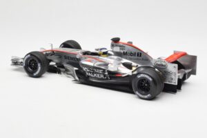 McLaren Mercedes MP4-21 P. de la Rosa F1 Showcar 2006 Minichamps 1:18 B66962346 Kov – obrázek 5 z 6