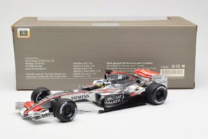 McLaren Mercedes MP4-21 P. de la Rosa F1 Showcar 2006 Minichamps 1:18 B66962346 Kov – obrázek 6 z 6