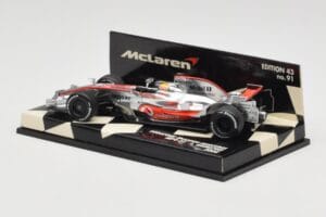 McLaren Mercedes MP4-23 #22 L. Hamilton Race Car 2008 Minichamps 1:43 530084322 Kov – obrázek 3 z 5