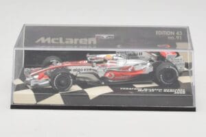 McLaren Mercedes MP4-23 #22 L. Hamilton Race Car 2008 Minichamps 1:43 530084322 Kov – obrázek 5 z 5