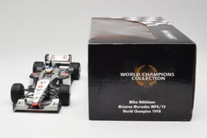 McLaren MP4/13 #8 M. Hakkinen F1 World Champion 1998 Minichamps 1:18 18690008 Kov – obrázek 7 z 7