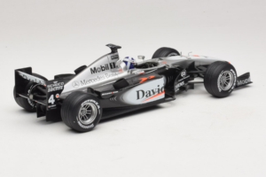 McLaren MP4-16 Mercedes #3 D. Coulthard F1 2001 Hot Wheels 1:18 50199 Kov – obrázek 2 z 6
