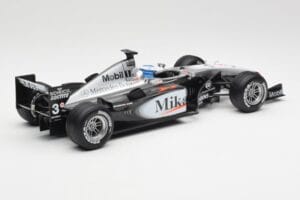McLaren MP4-16 #4 M. Häkkinen F1 2001 Hot Wheels 1:18 50198 Kov – obrázek 2 z 6