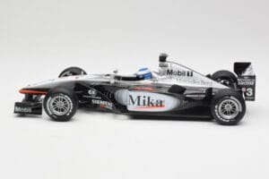 McLaren MP4-16 #4 M. Häkkinen F1 2001 Hot Wheels 1:18 50198 Kov – obrázek 3 z 6