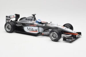 McLaren MP4-16 #4 M. Häkkinen F1 2001 Hot Wheels 1:18 50198 Kov – obrázek 4 z 6