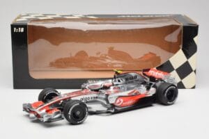 McLaren MP4-22 #2 L. Hamilton Canadian GP Winner 2007 Minichamps 1:18 530071822 Kov – obrázek 6 z 6