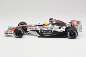 McLaren MP4-25 Mercedes #2 L. Hamilton Showcar 2010 Minichamps 1:18 110100006-R1 Kov – obrázek 3 z 6