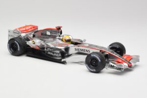 McLaren MP4-25 Mercedes #2 L. Hamilton Showcar 2010 Minichamps 1:18 110100006-R1 Kov – obrázek 4 z 6