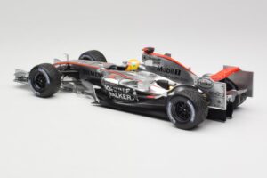 McLaren MP4-25 Mercedes #2 L. Hamilton Showcar 2010 Minichamps 1:18 110100006-R1 Kov – obrázek 5 z 6
