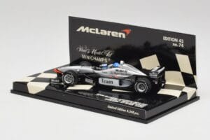 McLaren MP4/98T 2-Seater M. Hakkinen / E. Hakkinen F1 2000 Minichamps 1:43 530984378 Kov – obrázek 3 z 4