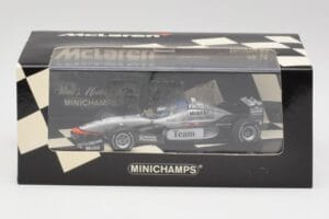 McLaren MP4/98T 2-Seater M. Hakkinen / E. Hakkinen F1 2000 Minichamps 1:43 530984378 Kov – obrázek 4 z 4