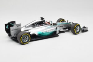 Mercedes AMG Petronas W05 #44 L. Hamilton F1 World Champion 2014 Minichamps 1:18 186140044 Kov – obrázek 2 z 7