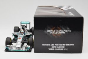 Mercedes AMG Petronas W05 #44 L. Hamilton F1 World Champion 2014 Minichamps 1:18 186140044 Kov – obrázek 6 z 7