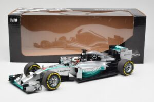 Mercedes AMG Petronas W05 #44 L. Hamilton F1 World Champion 2014 Minichamps 1:18 186140044 Kov – obrázek 7 z 7