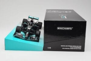 Mercedes AMG Petronas W11 #44 L. Hamilton Winner British GP 2020 Minichamps 1:18 113200444 Kov – obrázek 6 z 7