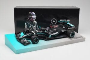 Mercedes AMG Petronas W11 #44 L. Hamilton Winner British GP 2020 Minichamps 1:18 113200444 Kov – obrázek 7 z 7