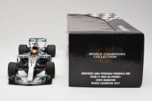 Mercedes AMG W08 EQ Power+ Petronas #44 L. Hamilton F1 World Champion 2017 Minichamps 1:18 186170044 Pryskyřice – obrázek 6 z 7
