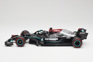Mercedes AMG W12 Petronas #44 L. Hamilton Spanish GP 100th Pole 2021 Minichamps 1:18 110210444 Pryskyřice – obrázek 3 z 7