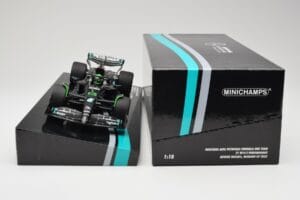 Mercedes AMG W14 E Performance Petronas #63 G. Russell Bahrain GP 2023 Minichamps 1:18 113230163 Pryskyřice – obrázek 6 z 7