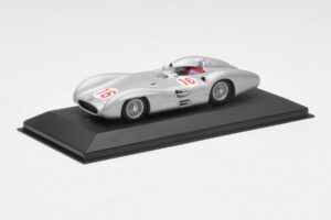 Mercedes W196 Streamliner #16 J.M. Fangio GP Italy Winner 1954 Minichamps 1:43 432543016 Kov – obrázek 2 z 4