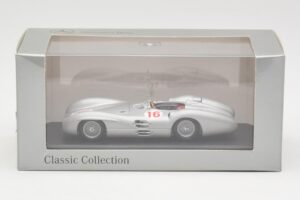 Mercedes W196 Streamliner #16 J.M. Fangio GP Italy Winner 1954 Minichamps 1:43 432543016 Kov – obrázek 4 z 4