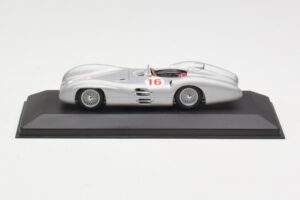 Mercedes W196 Streamliner #16 J.M. Fangio GP Italy Winner 1954 Minichamps 1:43 432543016 Kov