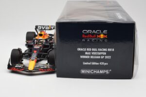 Oracle Red Bull Racing RB18 #1 M. Verstappen Winner Belgian GP 2022 Minichamps 1:18 110221401 Kov – obrázek 6 z 7