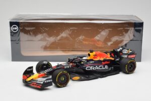 Oracle Red Bull Racing RB18 #1 M. Verstappen Winner Italian GP 2022 Minichamps 1:18 110221601 Kov – obrázek 7 z 7