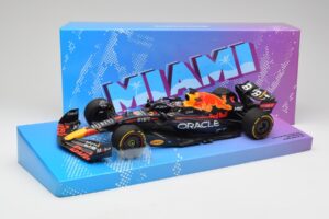 Red Bull Racing RB18 #1 M. Verstappen Winner Miami GP 2022 Minichamps 1:18 113220501 Kov – obrázek 7 z 7