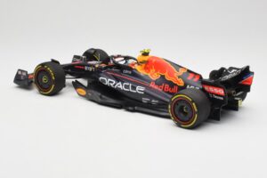 Oracle Red Bull Racing RB18 #11 S. Perez Saudi Arabian GP 2022 Minichamps 1:18 110220011 Kov – obrázek 5 z 7