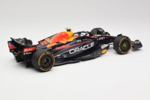 Oracle Red Bull Racing RB18 #11 S. Perez Abu Dhabi GP 2022 Minichamps 1:18 110222211 Kov – obrázek 2 z 7