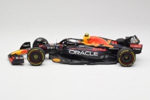 Oracle Red Bull Racing RB18 #11 S. Perez Abu Dhabi GP 2022 Minichamps 1:18 110222211 Kov – obrázek 3 z 7