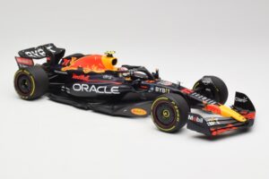Oracle Red Bull Racing RB18 #11 S. Perez Abu Dhabi GP 2022 Minichamps 1:18 110222211 Kov – obrázek 4 z 7