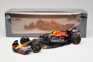 Oracle Red Bull Racing RB18 #11 S. Perez Abu Dhabi GP 2022 Minichamps 1:18 110222211 Kov – obrázek 7 z 7
