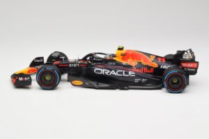 Oracle Red Bull Racing RB18 #11 S. Perez Monaco GP Winner Rain Tyre Version 2022 Minichamps 1:18 110222711 Kov – obrázek 3 z 7