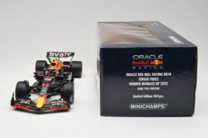 Oracle Red Bull Racing RB18 #11 S. Perez Monaco GP Winner Rain Tyre Version 2022 Minichamps 1:18 110222711 Kov – obrázek 6 z 7