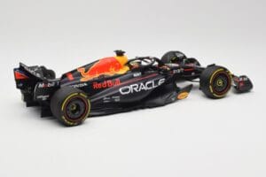 Oracle Red Bull Racing RB19 #1 M. Verstappen Winner Abu Dhabi GP 2023 Minichamps 1:18 110232301 Kov – obrázek 2 z 7