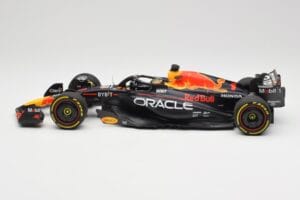 Oracle Red Bull Racing RB19 #1 M. Verstappen Winner Abu Dhabi GP 2023 Minichamps 1:18 110232301 Kov – obrázek 3 z 7