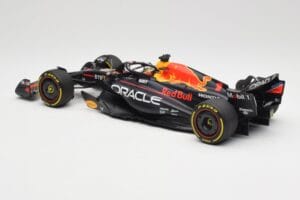 Oracle Red Bull Racing RB19 #1 M. Verstappen Winner Abu Dhabi GP 2023 Minichamps 1:18 110232301 Kov – obrázek 5 z 7
