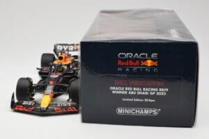 Oracle Red Bull Racing RB19 #1 M. Verstappen Winner Abu Dhabi GP 2023 Minichamps 1:18 110232301 Kov – obrázek 6 z 7