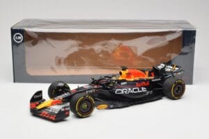 Oracle Red Bull Racing RB19 #1 M. Verstappen Winner Abu Dhabi GP 2023 Minichamps 1:18 110232301 Kov – obrázek 7 z 7