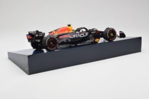 Red Bull Racing RB19 #11 S. Perez Winner Saudi Arabian GP 2023 Minichamps 1:18 113230111 Kov – obrázek 3 z 6