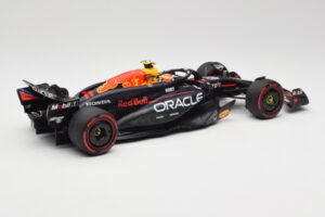 Red Bull Racing RB20 #11 S. Perez Bahrain GP 2024 Minichamps 1:18 110240111 Kov – obrázek 2 z 7