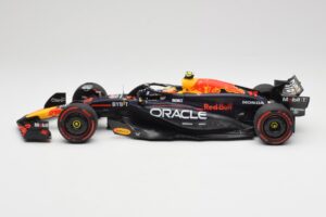 Red Bull Racing RB20 #11 S. Perez Bahrain GP 2024 Minichamps 1:18 110240111 Kov – obrázek 3 z 7
